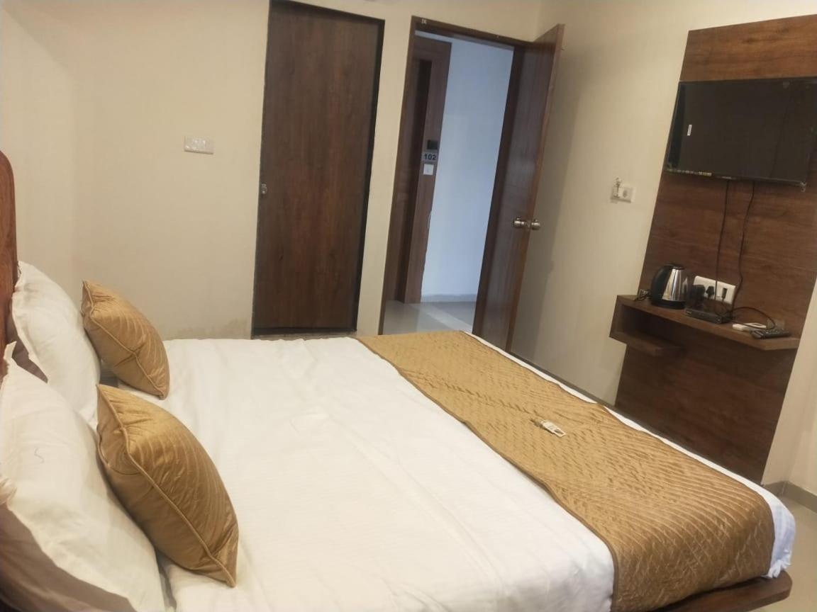 Hotel Sai Krupa Ahmedabad Esterno foto
